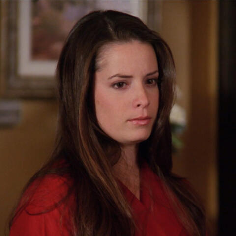 A screencap of Piper Halliwell from Charmed (1998).